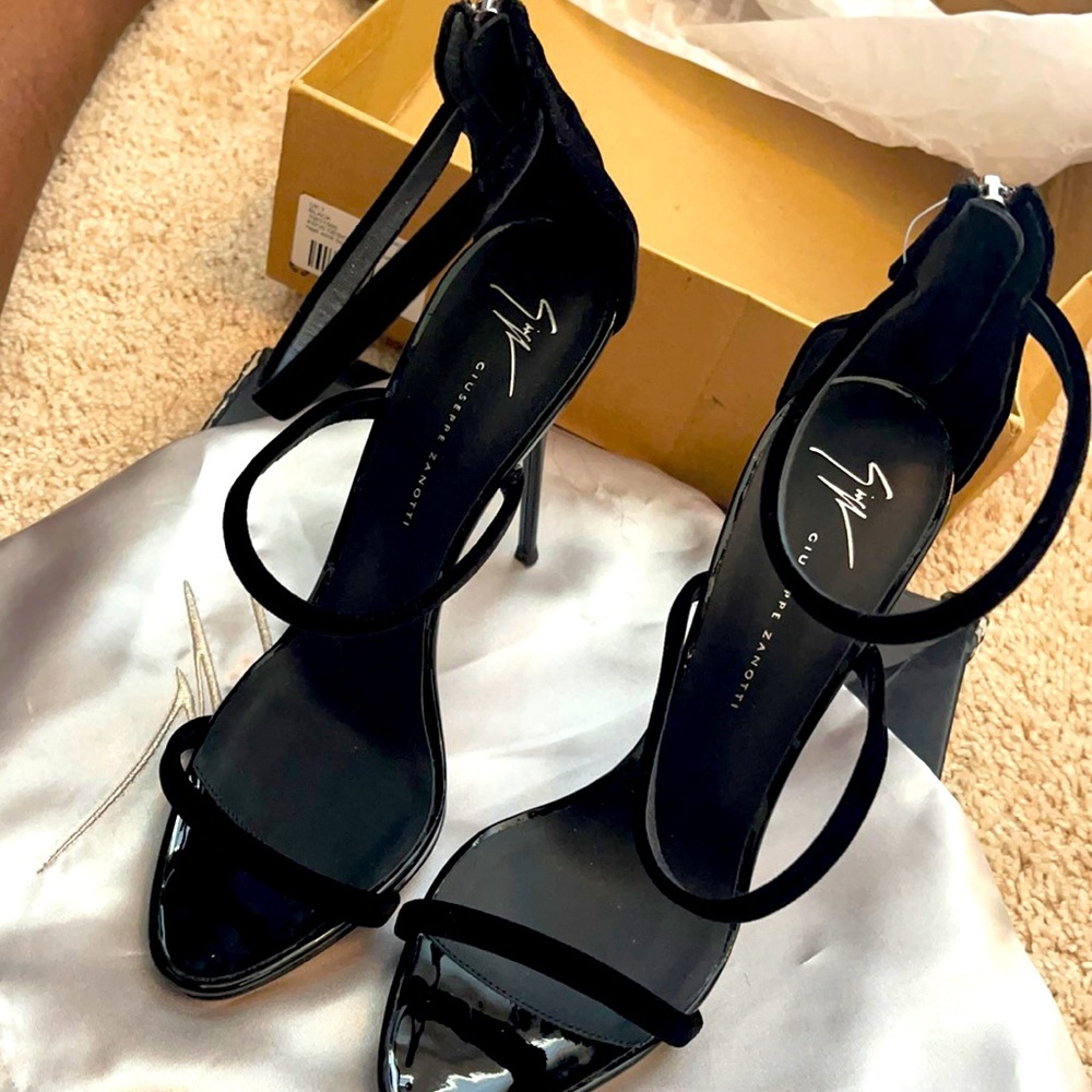 Giuseppe Sandal beautiful never worn
